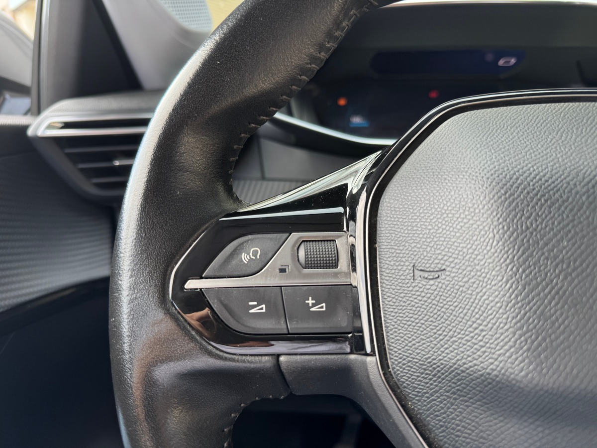 Peugeot 208 II Allure 1.2 100 cv / i-cockpit
