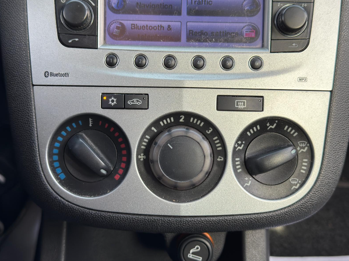 Opel Corsa 1.3 cdti 75ch 5 portes GPS / Aide au stationnement / Clim /