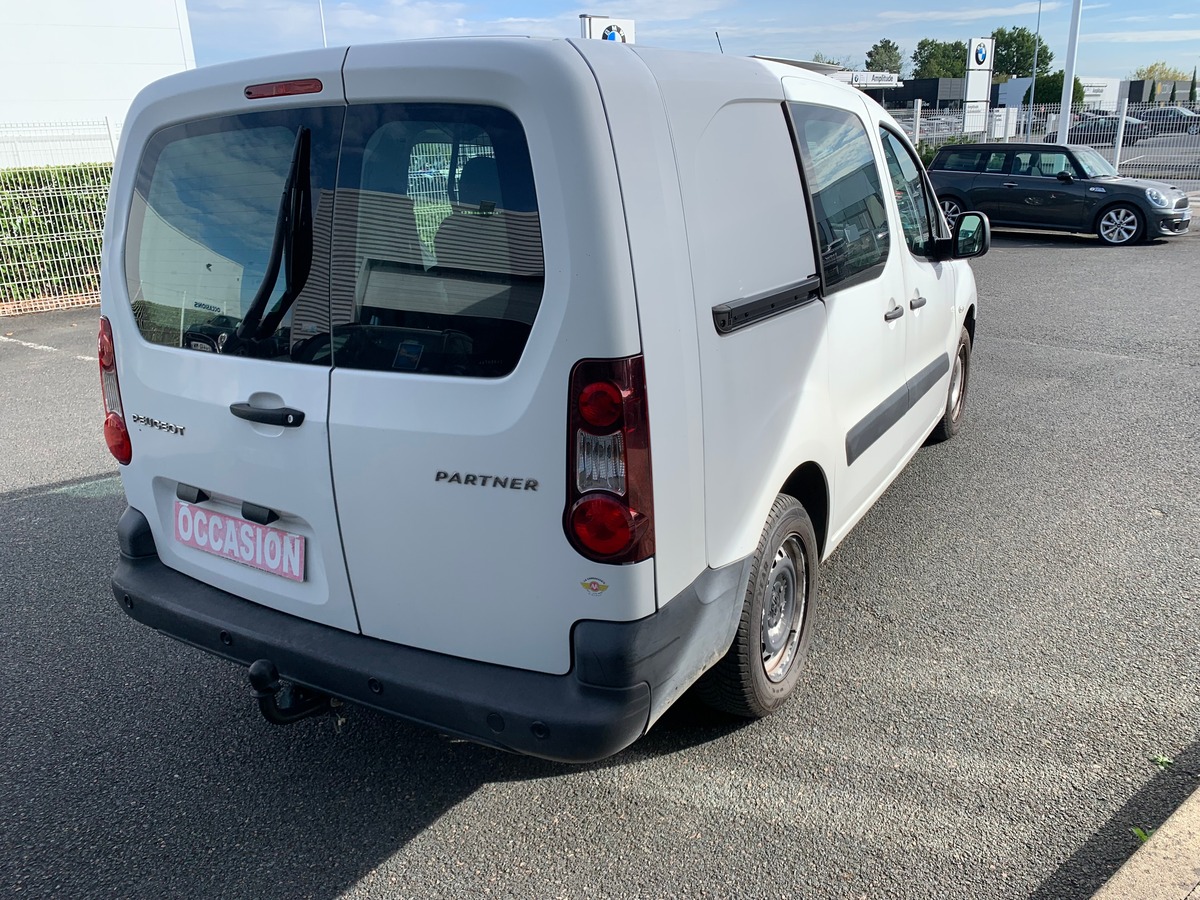 Peugeot Partner 100 ch | 5 Places | GPS | Climatisation | Attelage | Roue secours | Apple car play