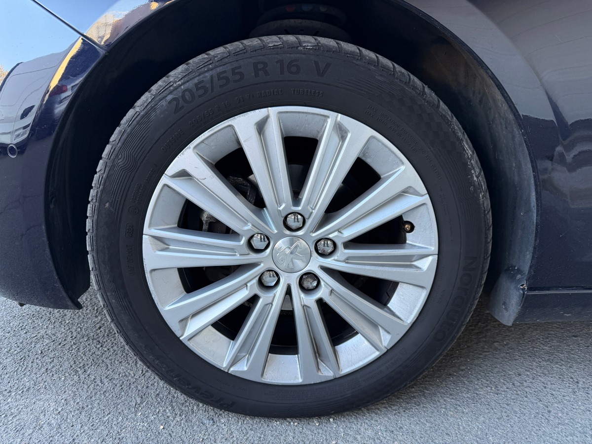 Peugeot 308 II Allure (T9) 1.2 BVM5 110 cv - Distribution OK