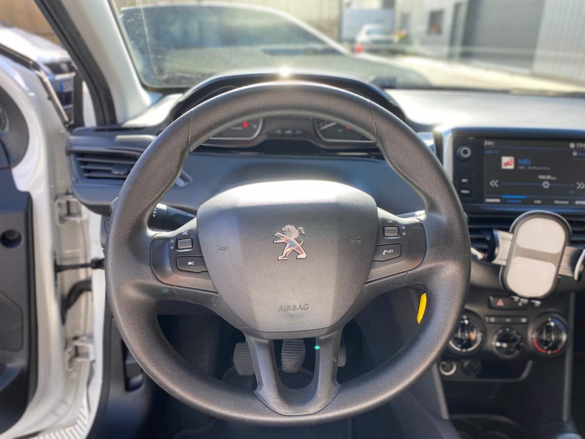 Peugeot 208 1.6 hdi 100 cv - IDEAL JEUNE PERMIS - RIEN A PREVOIR - REGULATEUR