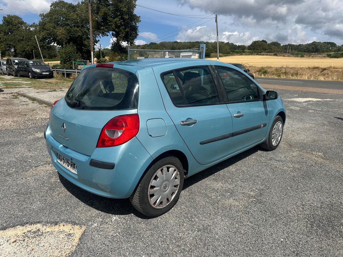RENAULT Clio III 1.6 16v 110cv boite auto 172075km