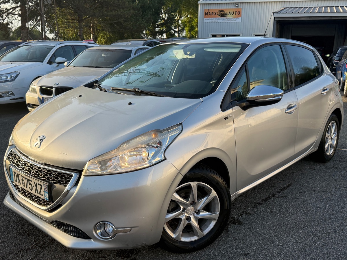 Peugeot 208 / 1.2 E-VTI 82CH / STYLE / CLIM / ÉCRAN BTT / DISTRIB + EMBRAYAGE NEUF