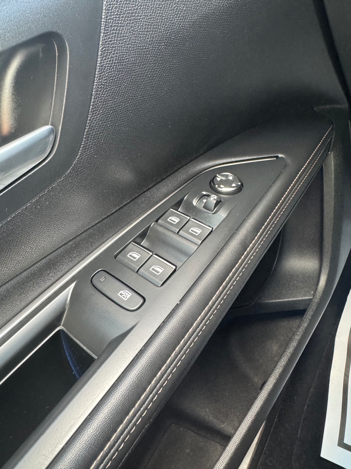 Peugeot 5008 1.5 BHDI 130CH EAT8 GT + ATTELAGE