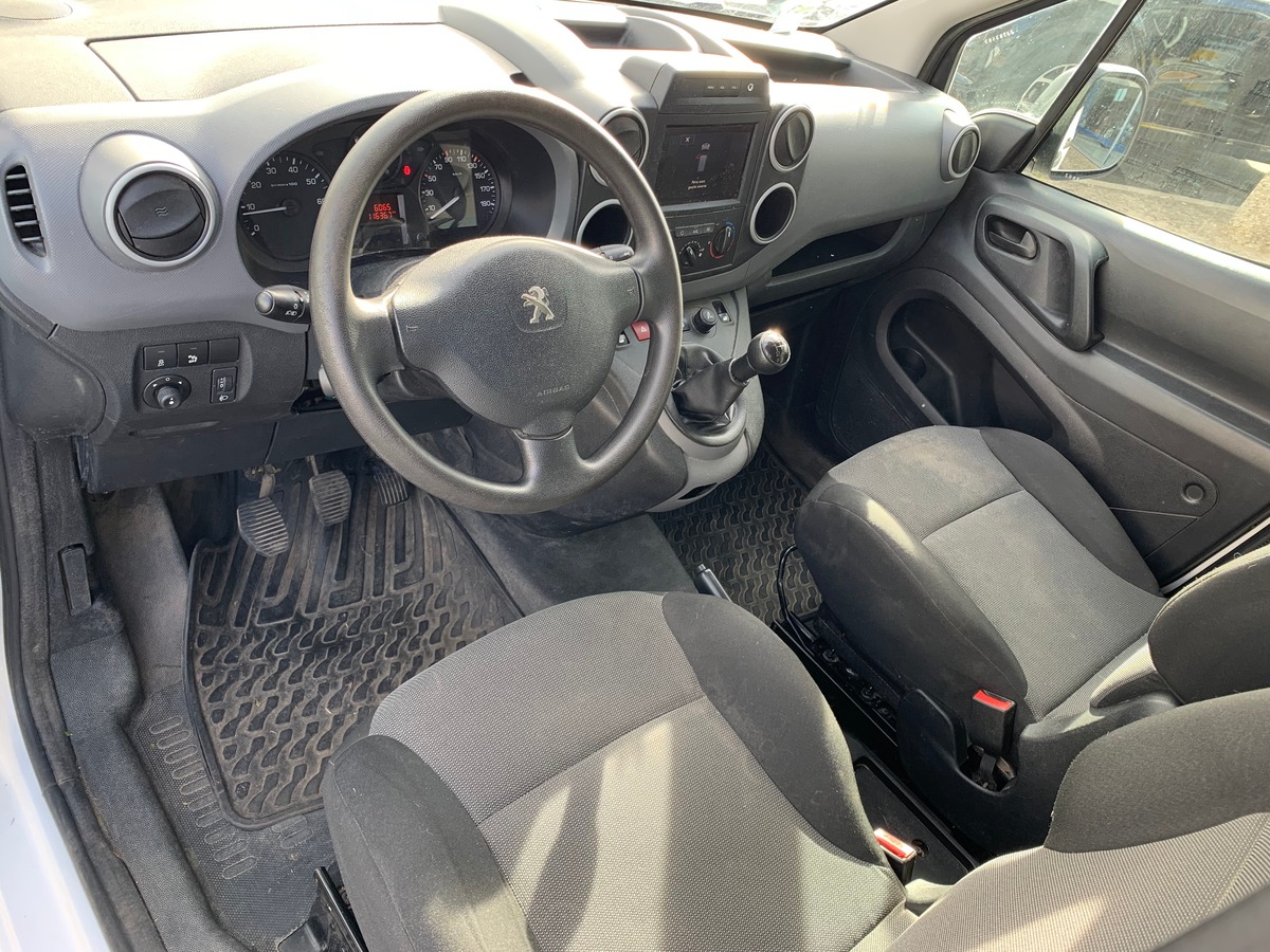 Peugeot Partner 100 ch | 5 Places | GPS | Climatisation | Attelage | Roue secours | Apple car play