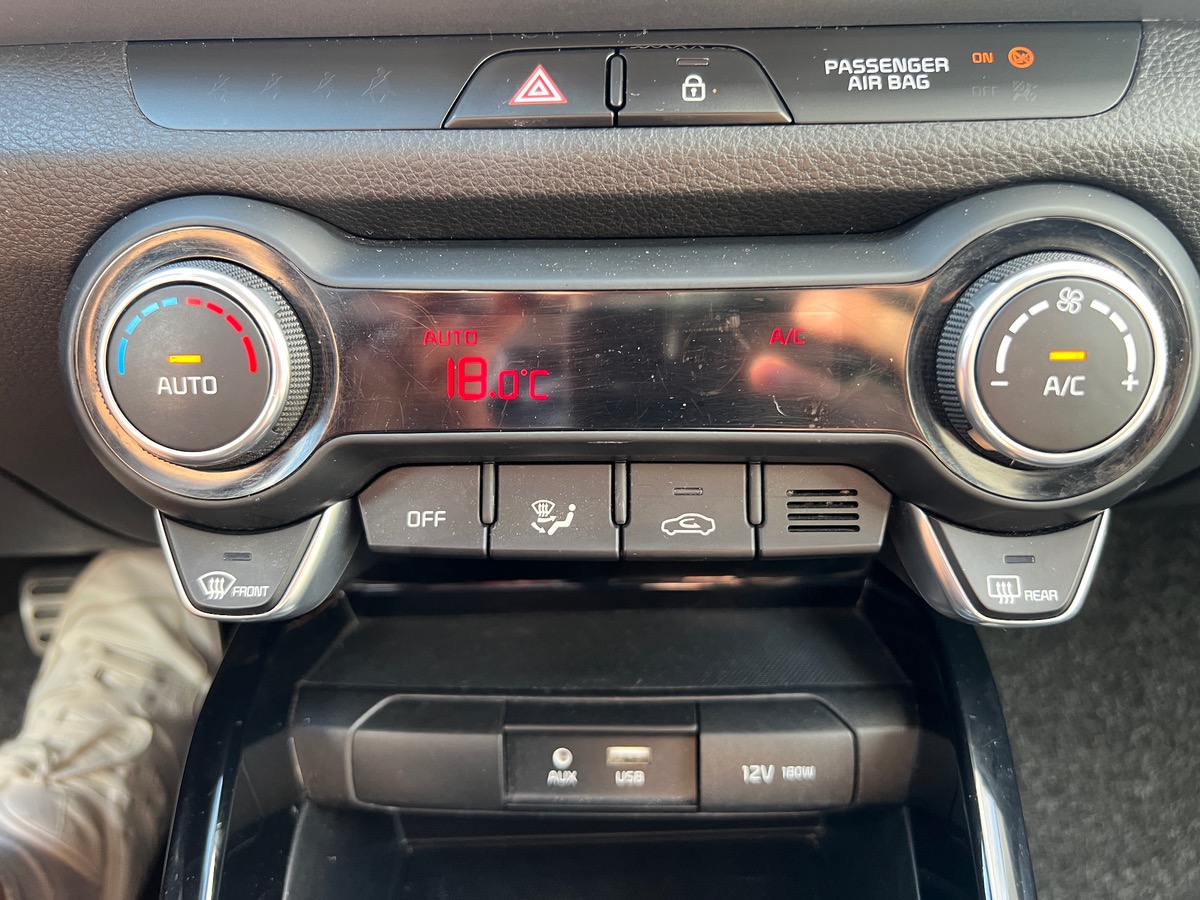 Kia Stonic Premium T-GDI 120cv DCT7, SUIVI COMPLET KIA, SIEGES CHAUFFANTS, CARPLAY