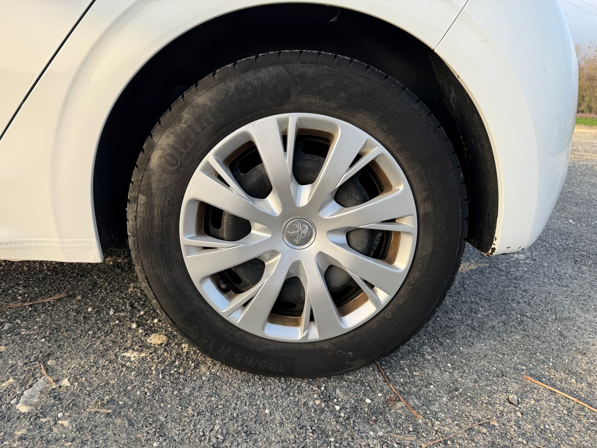 Peugeot 208 AFFAIRE 1.6 BLUEHDI 100 PACK CLIM NAV - TVA RÉCUPÉRABLE