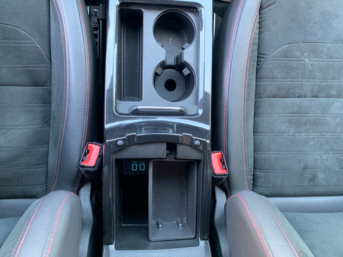 Ford Kuga 120 chevaux | St-Line | Caméra de recul | Attelage | GPS | Coffre assisté électriquement