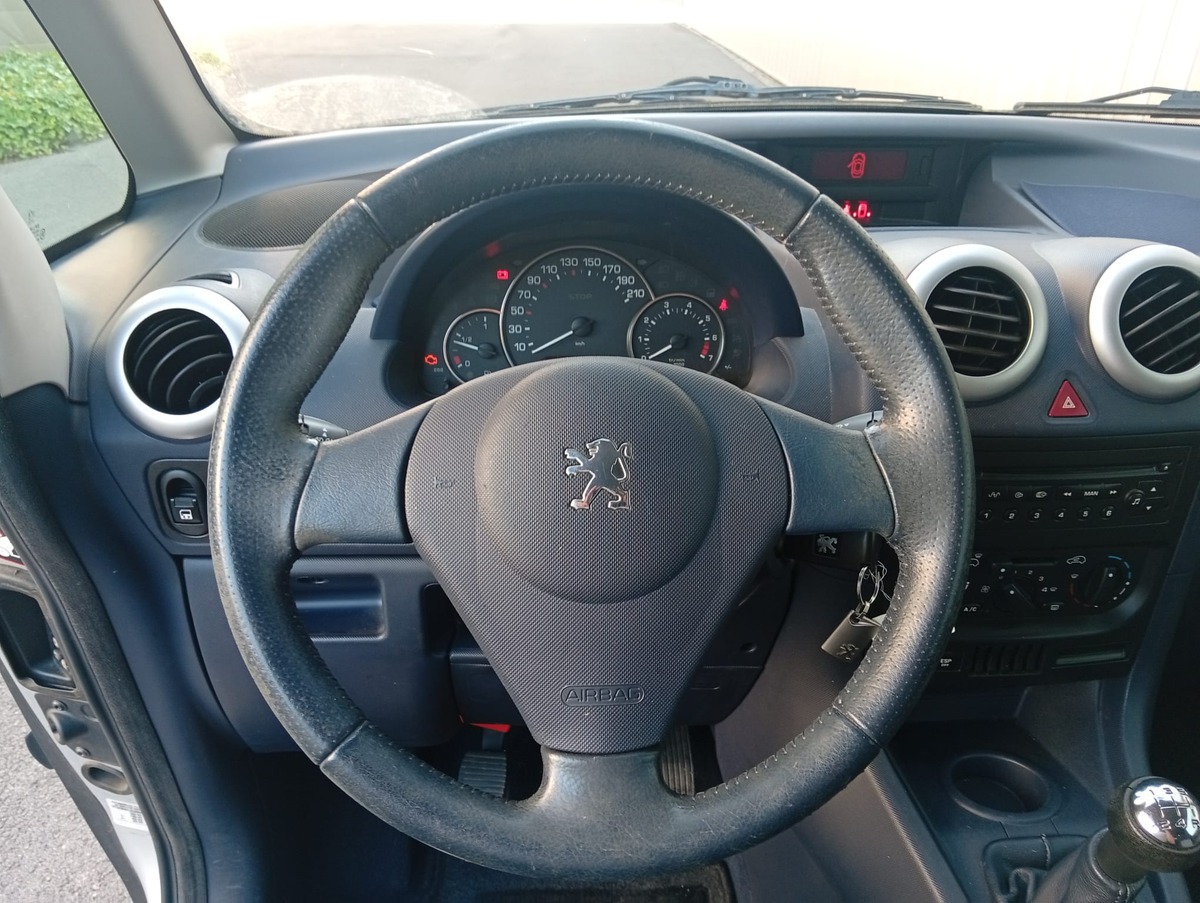 Peugeot 1007 1.4 16v Finition Sporty  "Révision et Distribution Neuves"