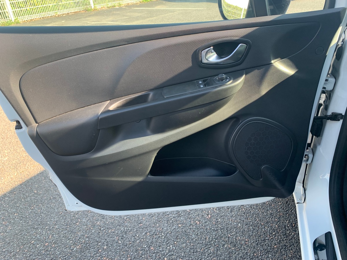 RENAULT Clio IV 75 chevaux | Limited | Caméra de recul | GPS | Bluetooth | Régulateur de vitesse