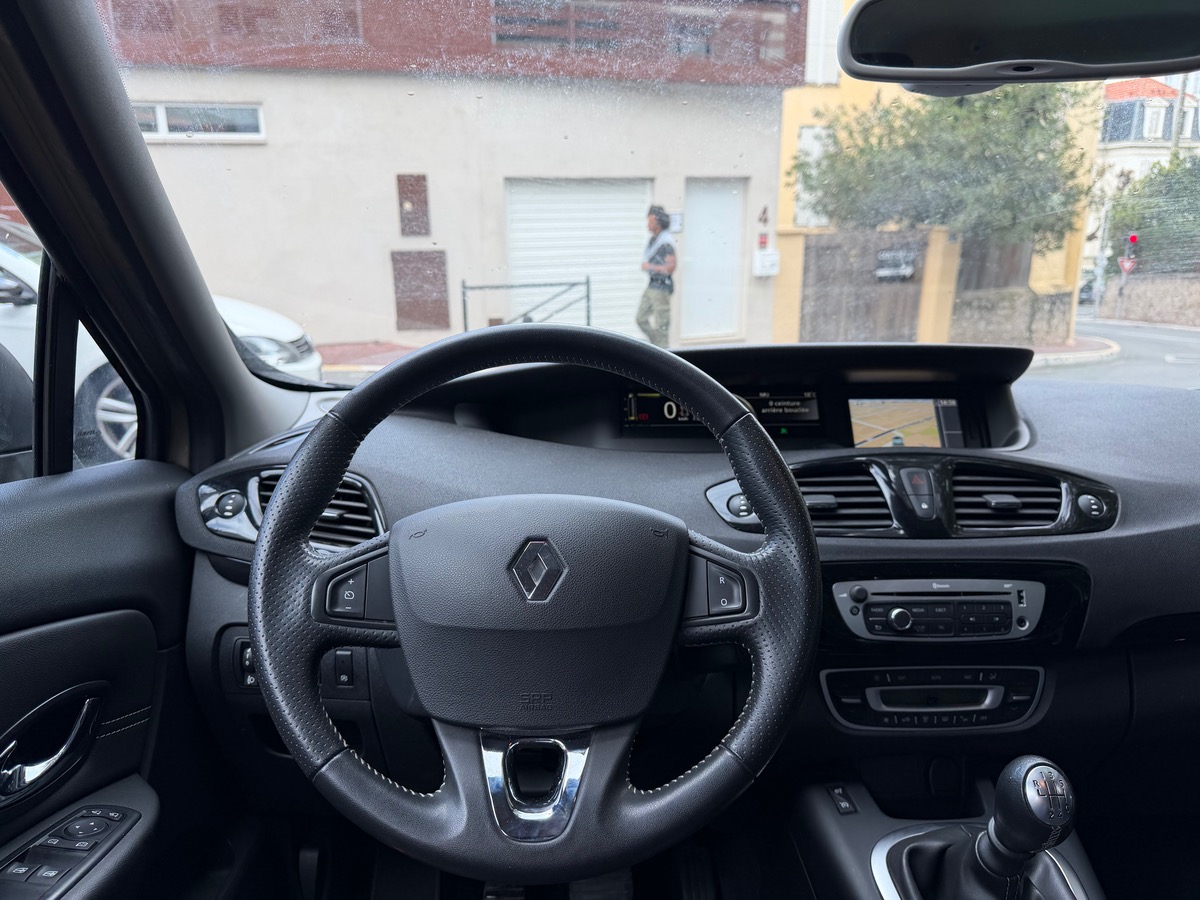 RENAULT Scenic 1.2 TCE 132 CV / 1 er Main /  Finition BOSE / GPS / Km Réel /