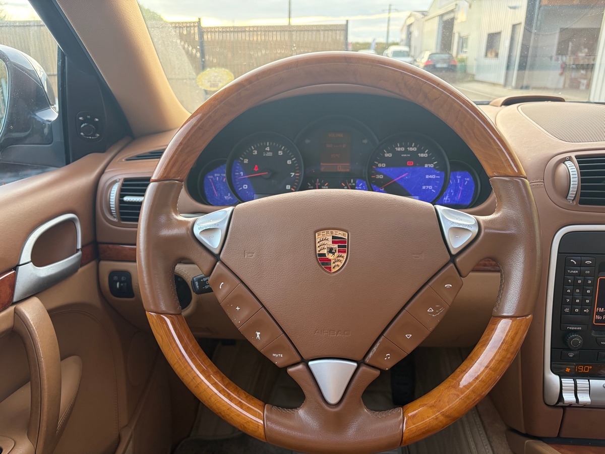 Porsche Cayenne 3.2 V6 250cv Boîte auto SIÈGE ÉLECTRIQUE - TOIT OUVRANT -  CLIMATISATION AUTOMATIQUE