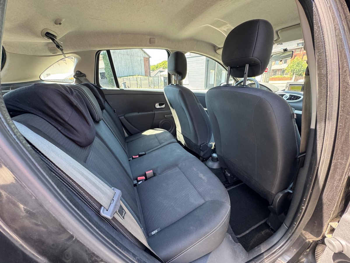 RENAULT Clio III estate 1.5 dci authentique - garantie