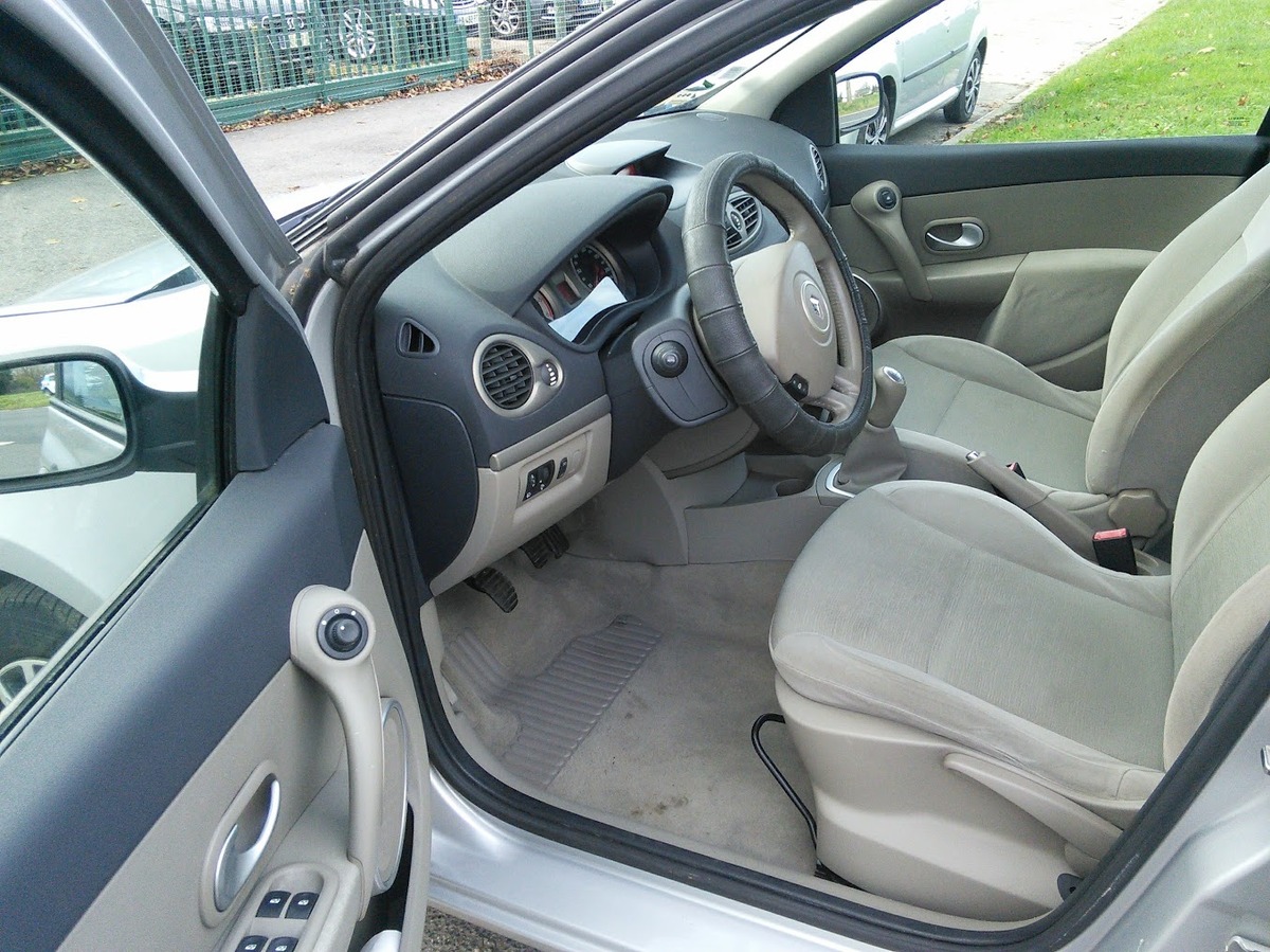 RENAULT Clio III 5 Portes 1.5 dCi 86 cv Privilege CLIM - distribution faite