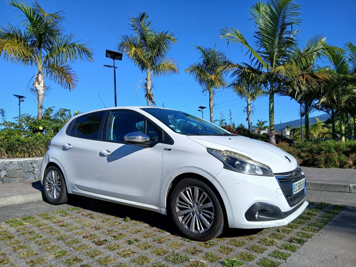 Peugeot 208 I 1.6 HDI / BLUEHDI 75 STYLE