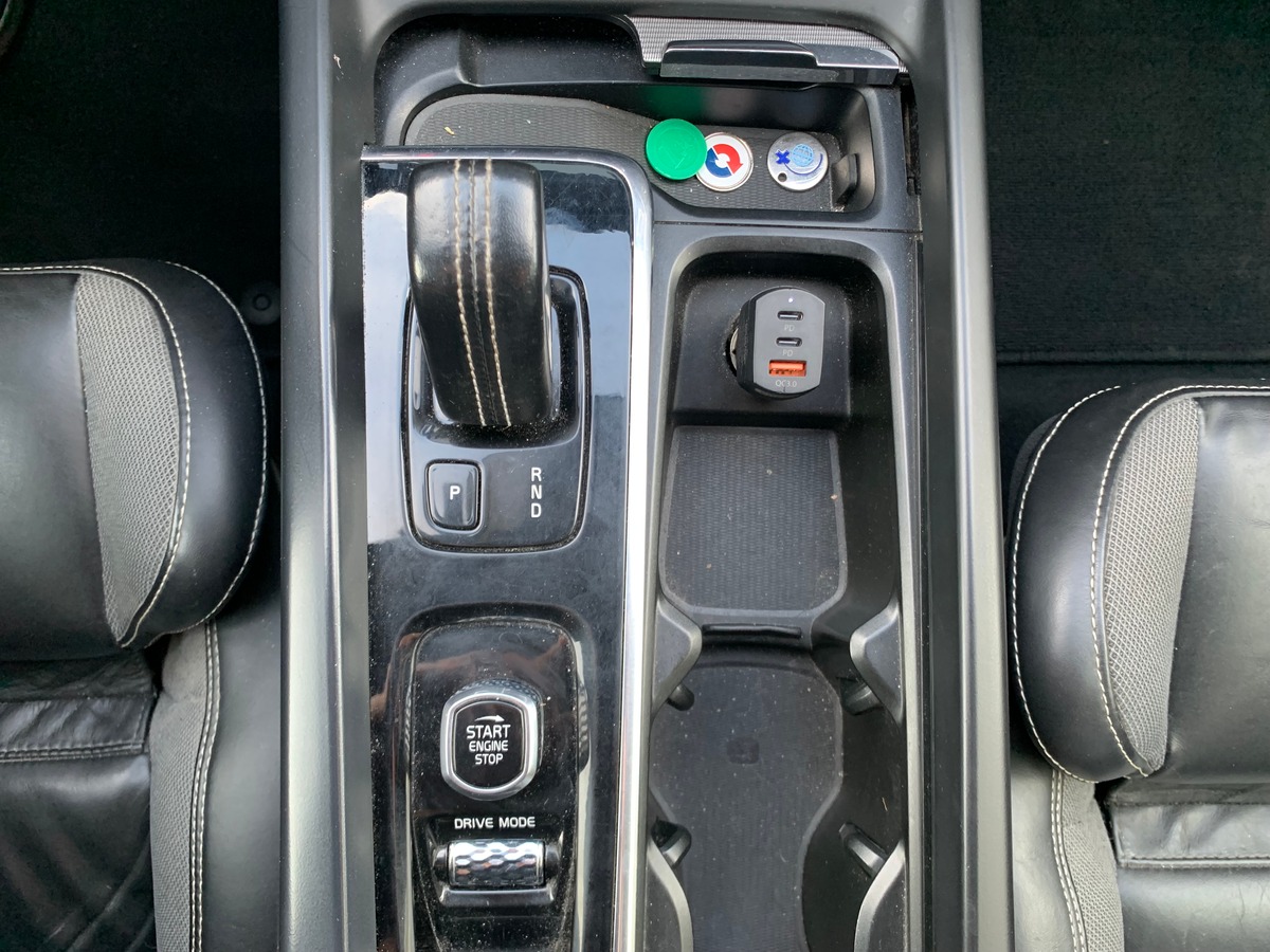 Volvo XC60 197 ch | R-design | Châssis Sport | Jantes Alu 21'' | Sièges Sport | Coffre électrique