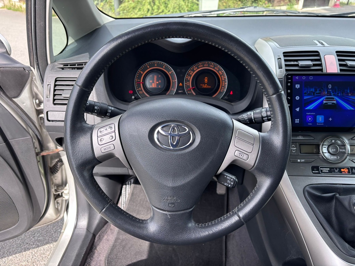 Toyota Auris 1.6i LUNA - Révisée - Garantie