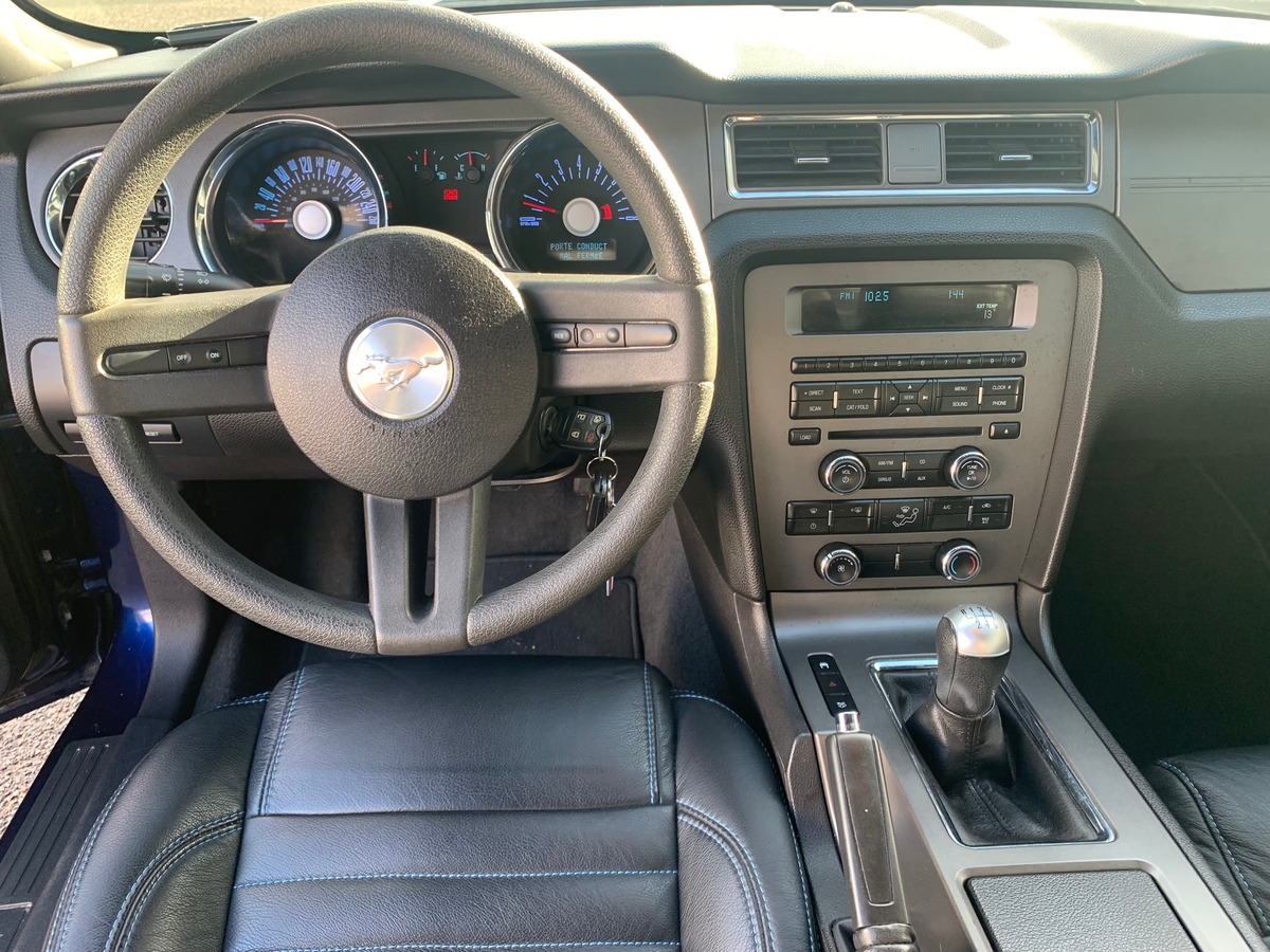 Ford Mustang 304 chevaux | V6 3.7L | Intérieur CUIR | Couleur Bleu Kona | Boite manuelle 6 vitesses