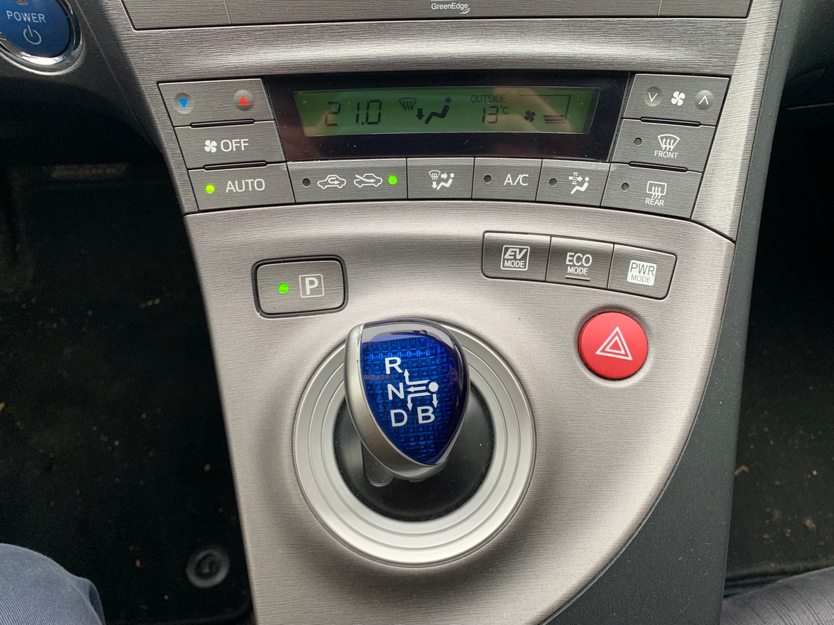 Toyota Prius 136 ch | Dynamic | Caméra de recul | Régulateur de vitesse | Climatisation