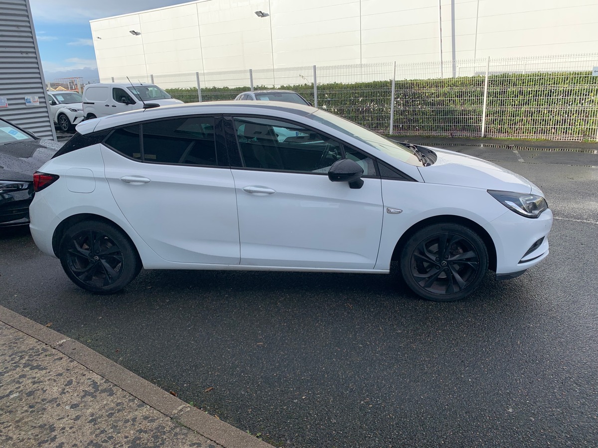 Opel Astra 105 ch | Black Edition | Caméra recul | Régulateur vitesse | Radar de stationnement avant