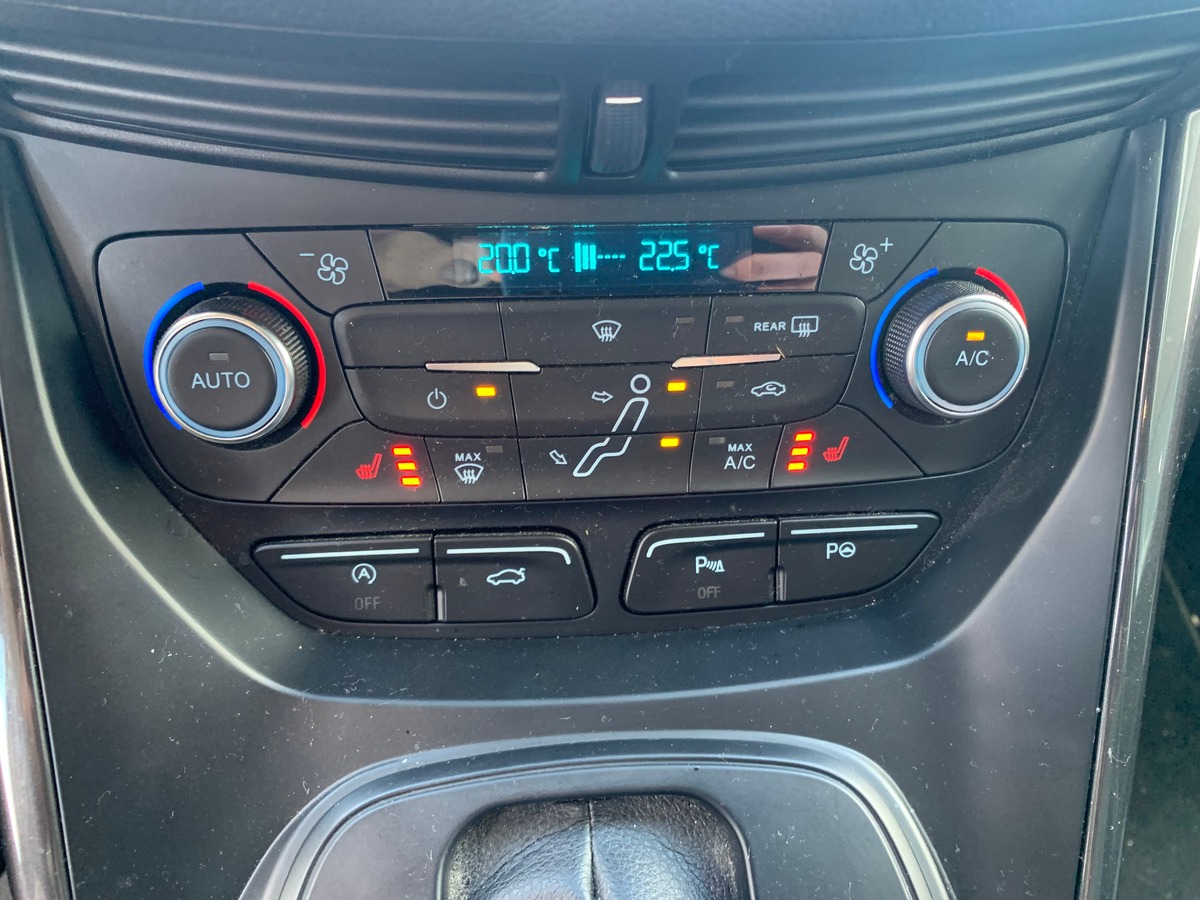Ford C-max 170 chevaux | Titanium | Radar avant et arrière | Sièges chauffants | Apple car play