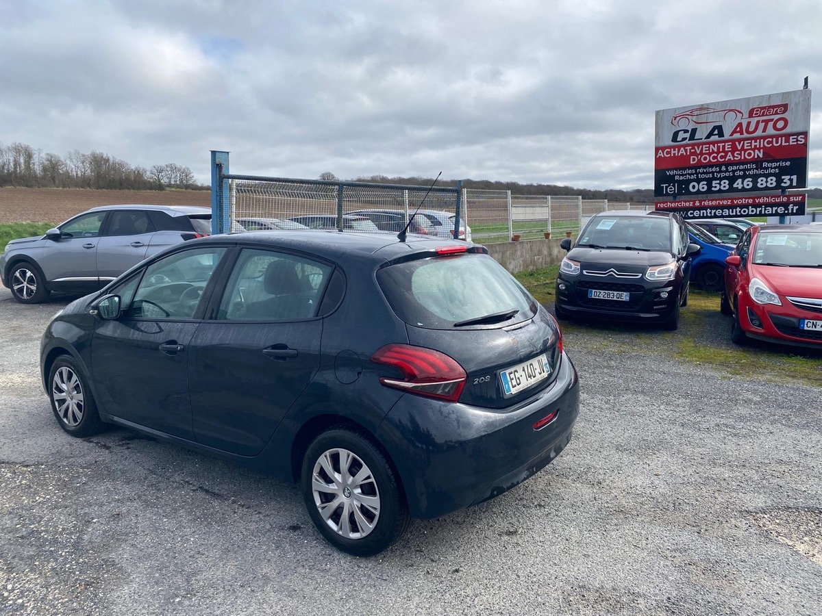 Peugeot 208 1.6 hdi 100cv 1ere main bon état général 