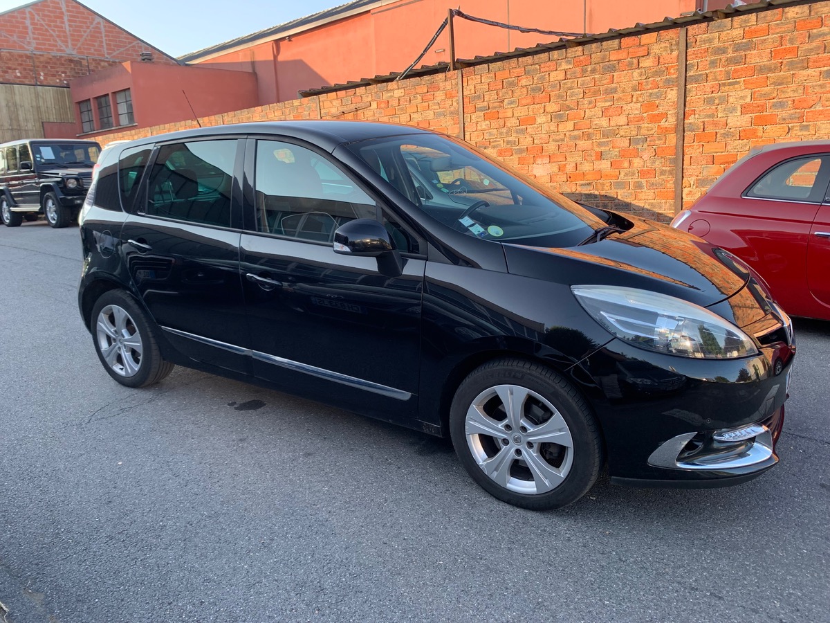 RENAULT Scenic 1.6 DCI 130 CV 1er main lounge 4XCC