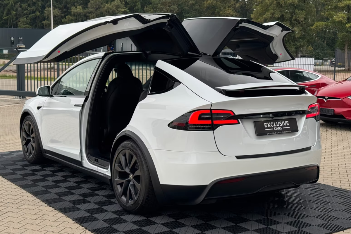 Tesla Model X Dual Motor Palladium/7 places/Pilote Automatique Amélioré/Attelage/TVA