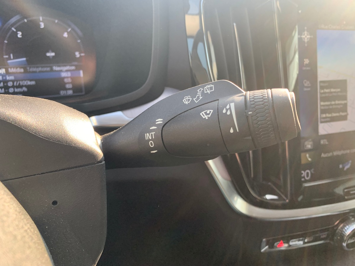 Volvo V60 150 ch | Momentum business | Caméra de recul | Avertisseur Angles Morts | Apple car Play