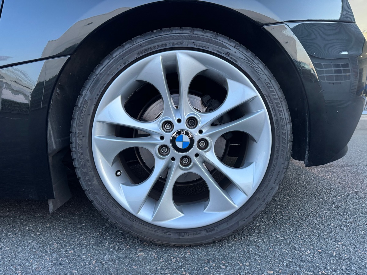 Bmw Z4 3.0si 265 ch | GPS | Volant et pommeau de vitesse M | Jantes 18'' | Climatisation | Cuir