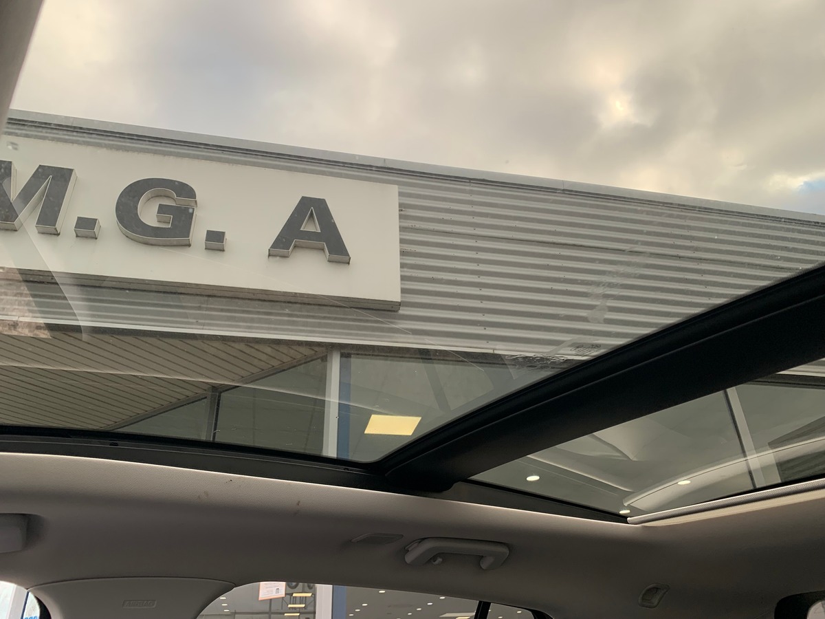 Ford FOCUS SW 120 ch | Vignale | Toit ouvrant panoramique | Apple car play Android auto | Attelage