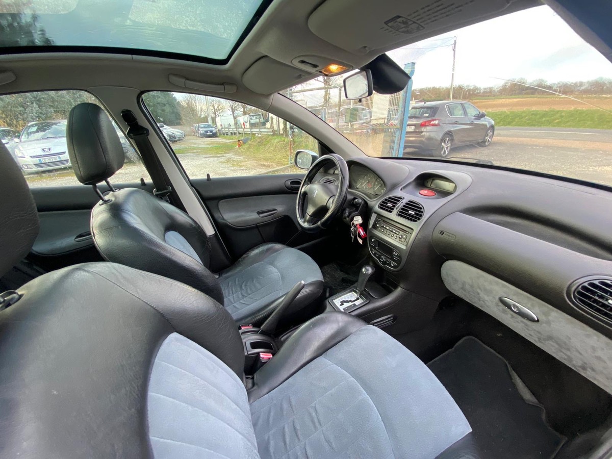 Peugeot 206 1.6i 110cv boite auto 3990eu