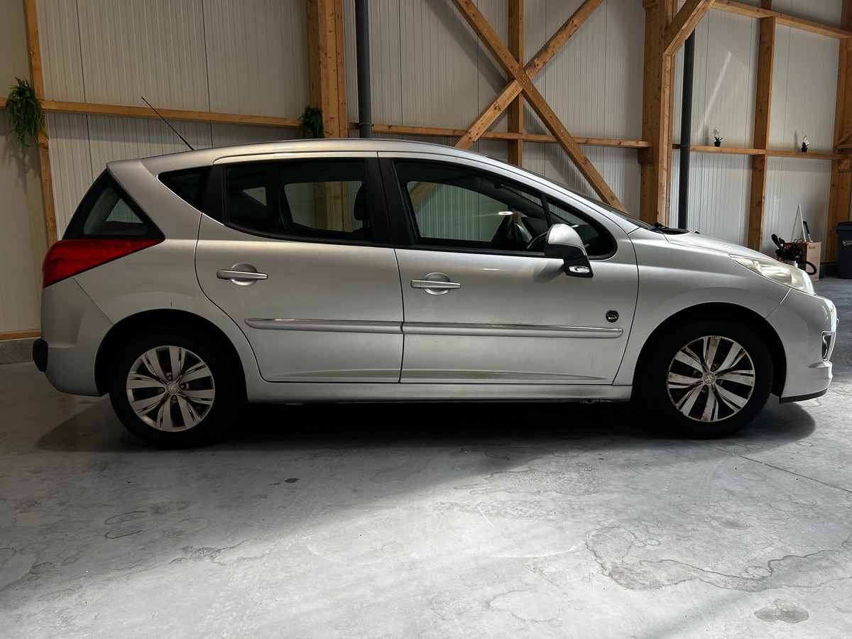 Peugeot 207 SW 1.6 HDi FAP 92 cv / DISTRIBUTION ET VIDANGE OK / SUIVI OK / GARANTIE