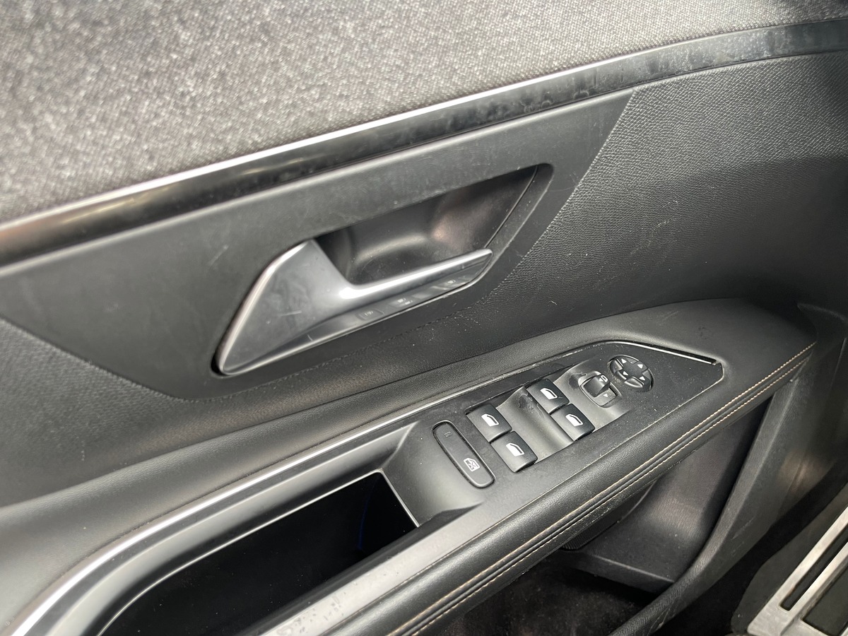 Peugeot 5008 Gt Line 1.5 BlueHDi EAT8 130 cv Boîte auto - Toit ouvrant / Audio FOCAL