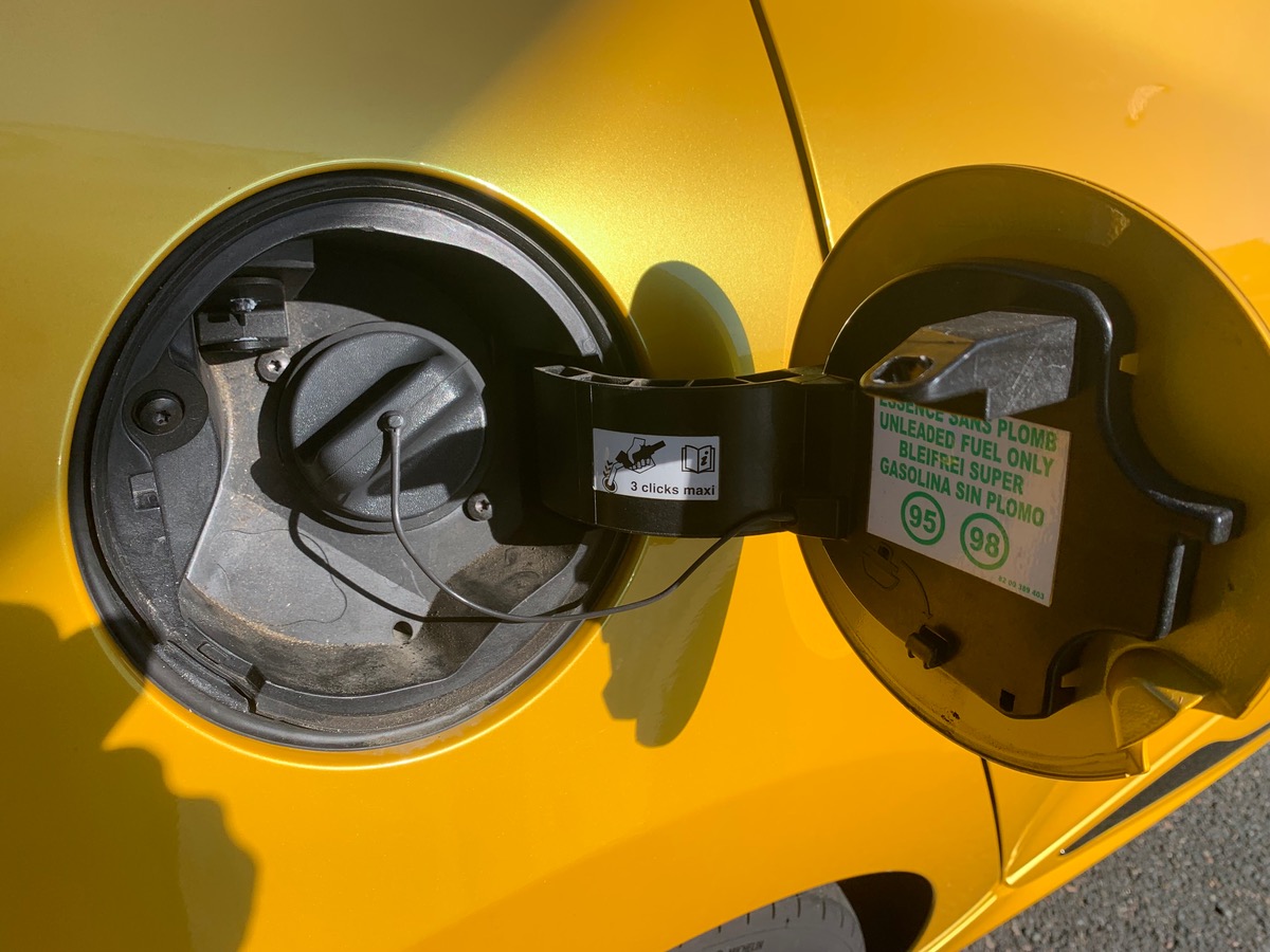 RENAULT Clio IV 200 ch | RS | Jaune Sirius | Révision complète en 03/2025 | Palettes au volant