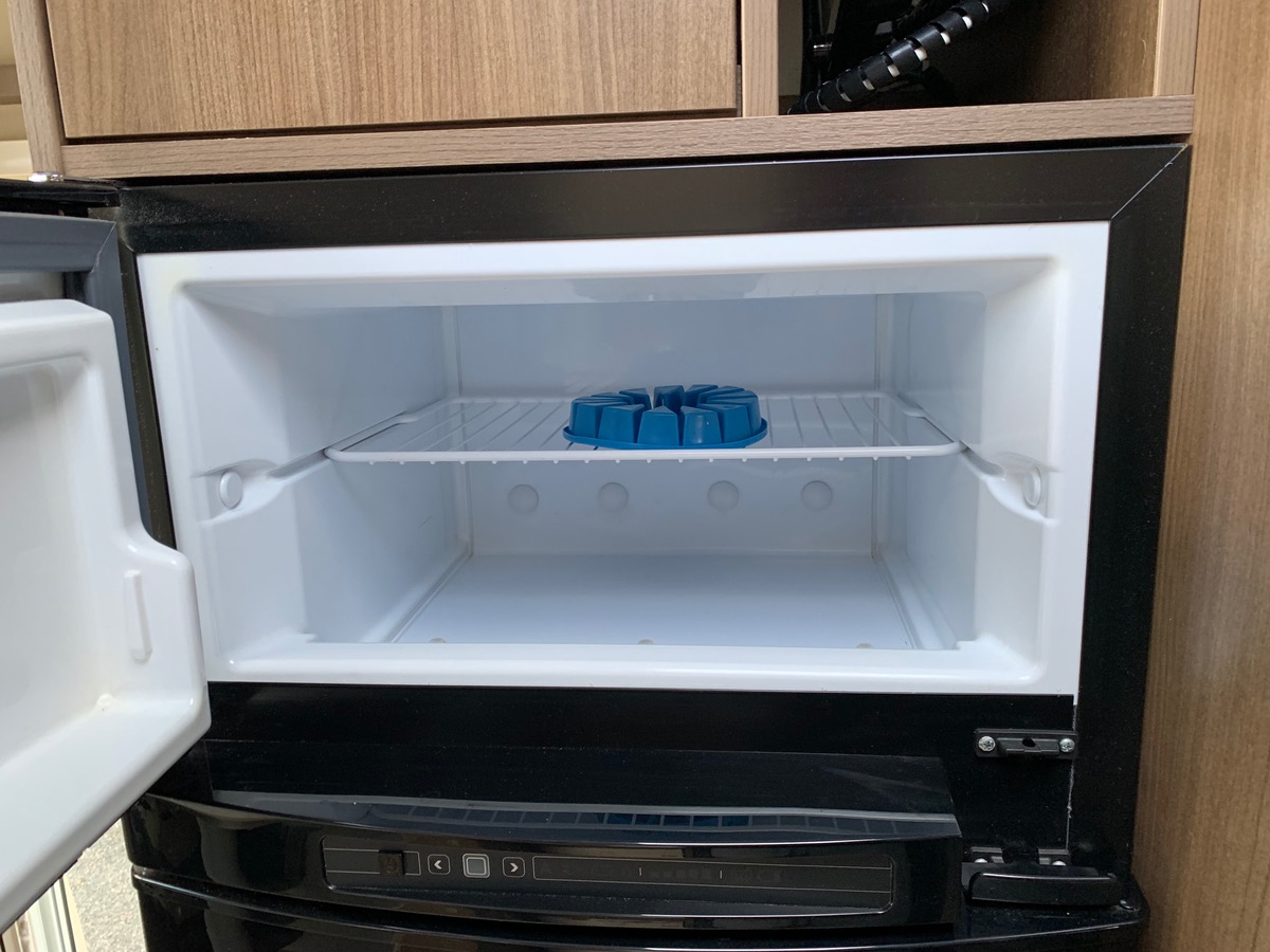 Ford Challenger 155 ch | 2,2 litres | GENESIS 288 EB Profilé | 3 Couchages | Caméra de recul