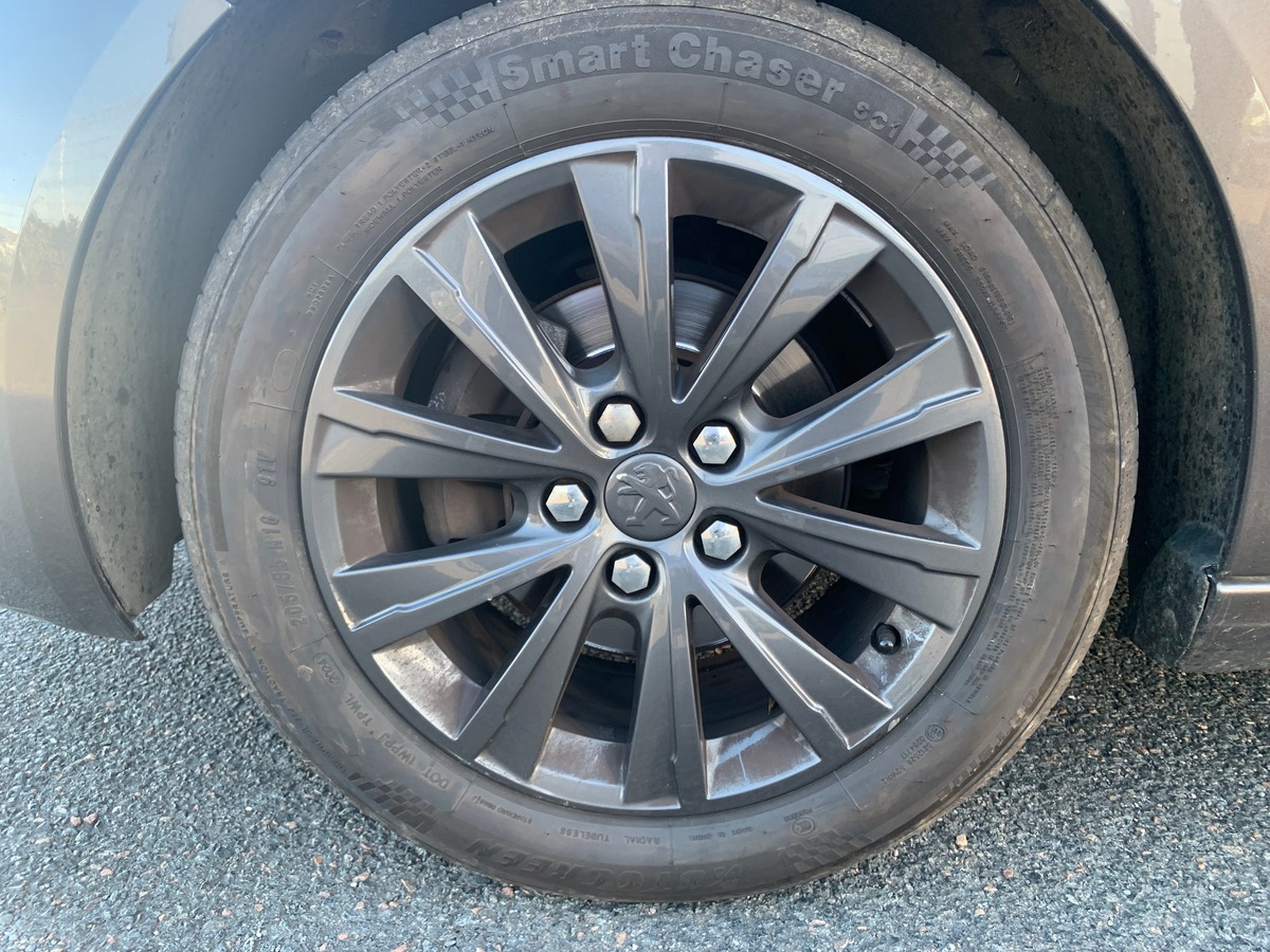 Peugeot 308 115 chevaux | Toit panoramique | Régulateur de vitesse | GPS | Attelage