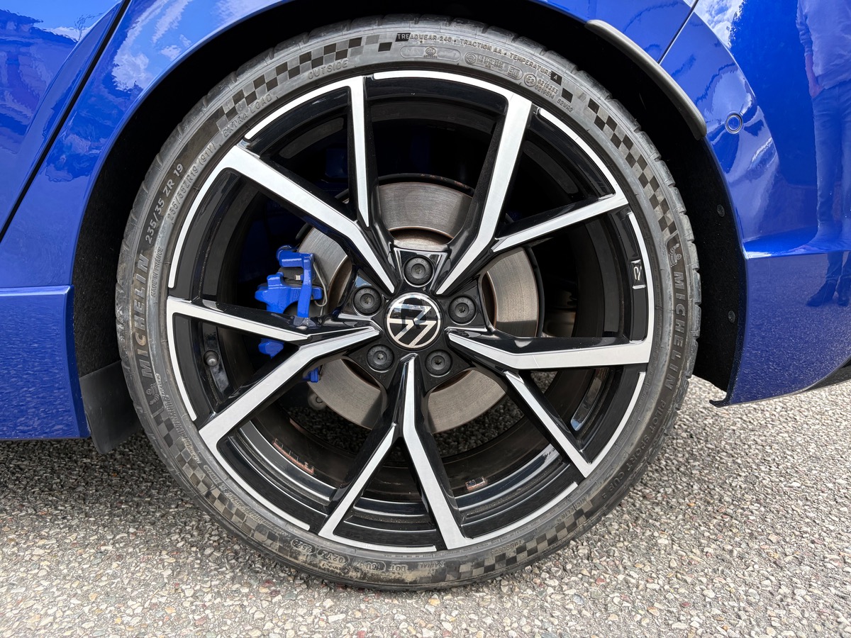 Volkswagen Golf VIII R 4Motion 2.0 TSi 16V BMT DSG7 320 cv Boîte auto