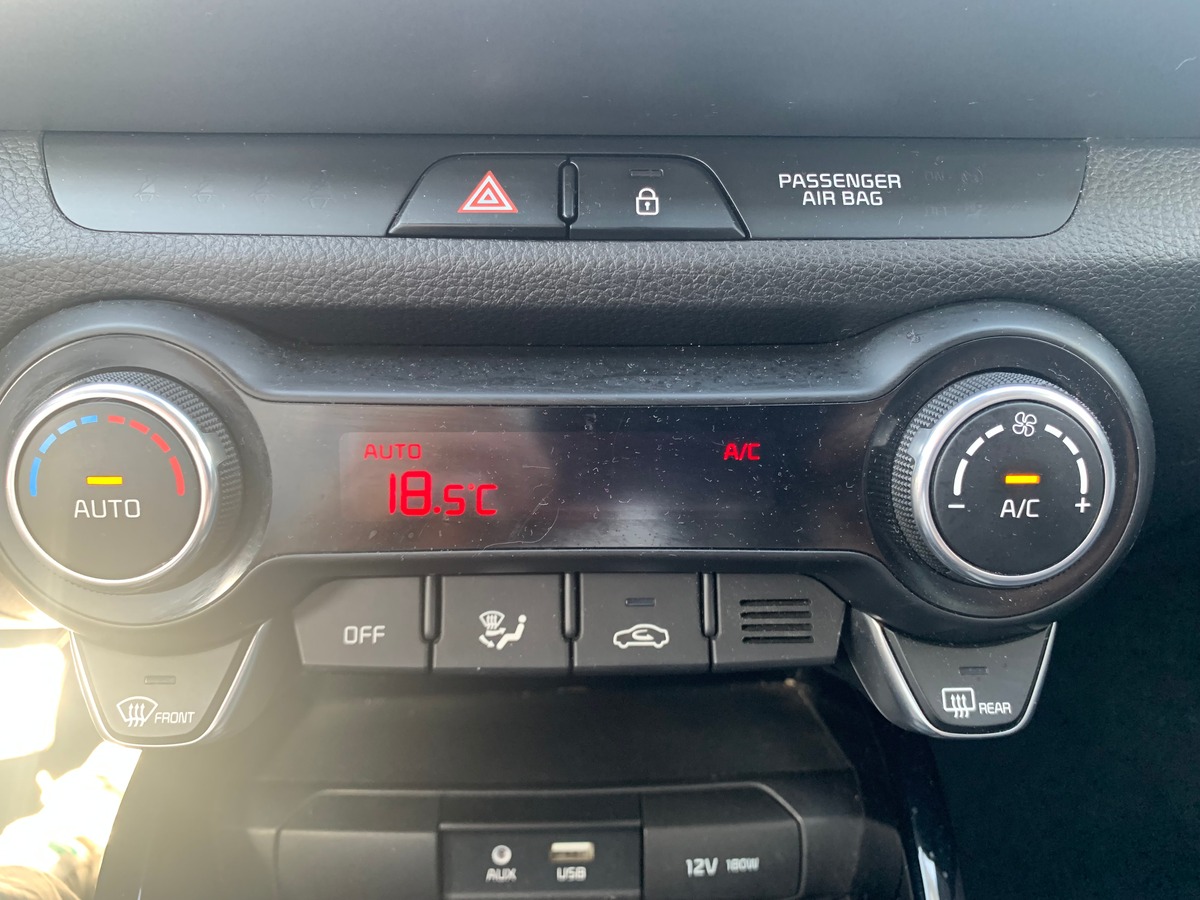 Kia Stonic 120 ch | Premium | Caméra recul | Régulateur vitesse | Apple car Play | Siéges chauffants