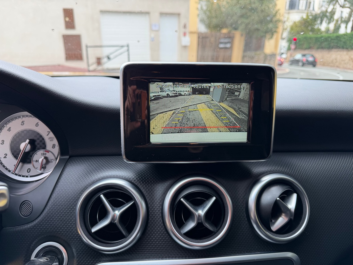 Mercedes Benz Classe A 200 1.6 i 156 CV / Jantes Noires / Pack Black / Sensation / Caméra de Recul