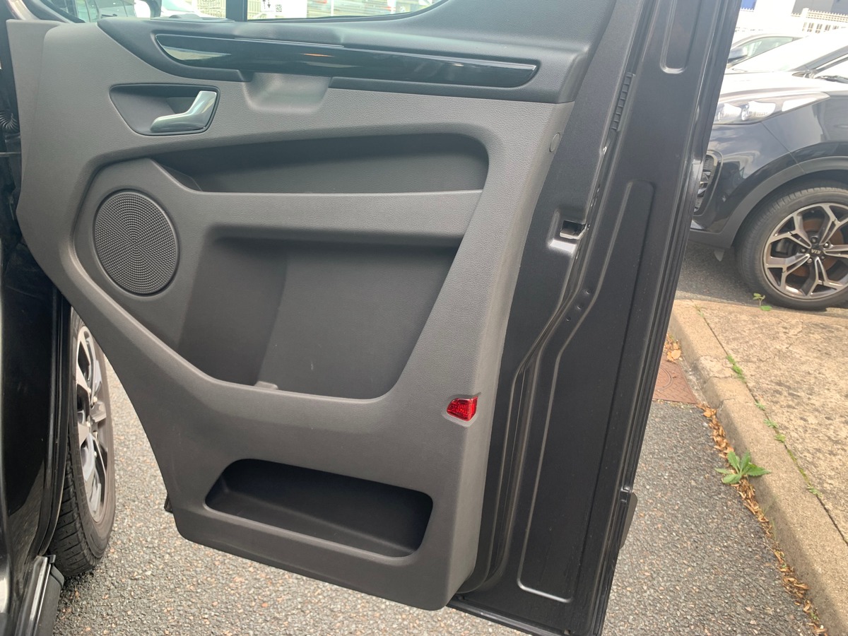 Ford TRANSIT CUSTOM 170 ch | SPORT | 5 Places | L1H1 | Premiére MAIN | Caméra de recul | Attelage