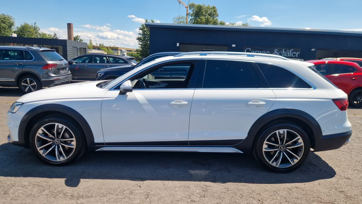 Audi A4 Allroad 40 TDI 204ch Avus quattro S tronic 7/Toit ouvrant/Attelage/Cuir/Caméra