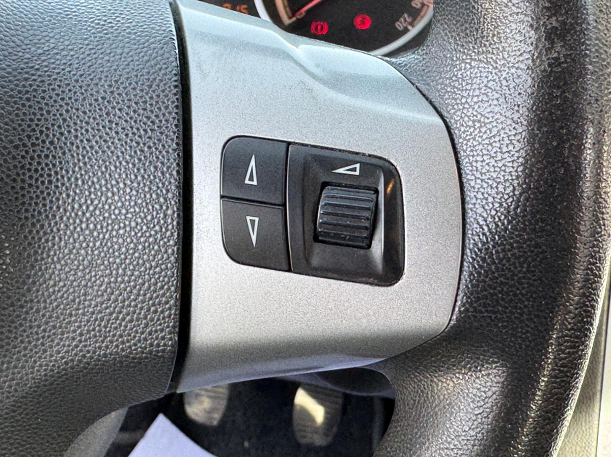 Opel Corsa 1.3 cdti 75ch 5 portes GPS / Aide au stationnement / Clim /