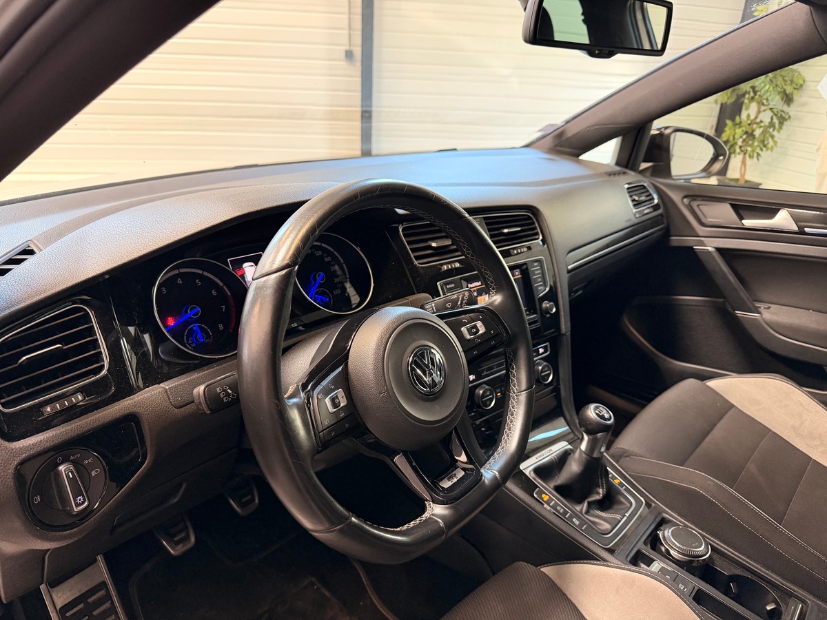 Volkswagen Golf 7 R 300 4 MOTION