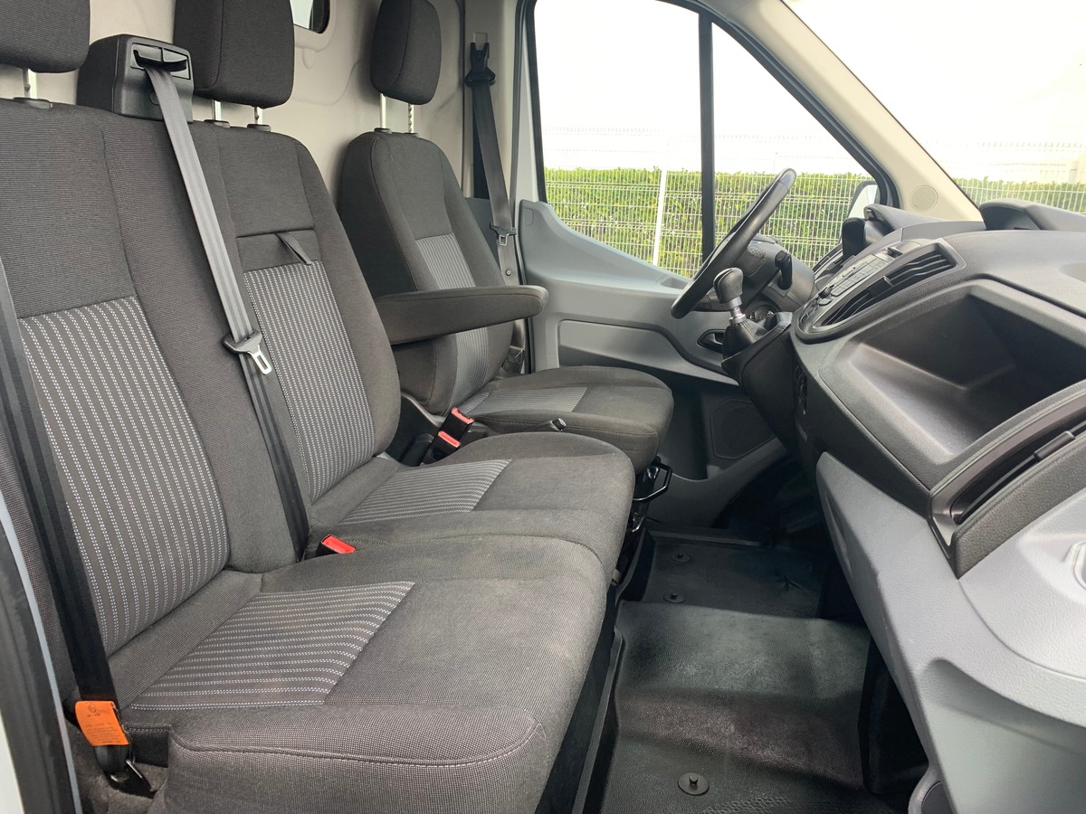 Ford TRANSIT 130 ch | Attelage | Régulateur de vitesse | Bluetooth | Plancher bois et latérale