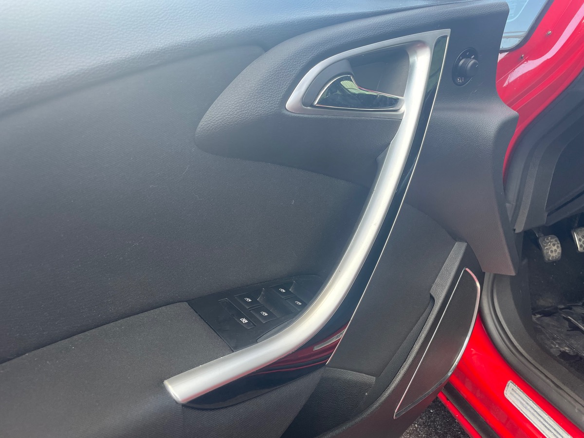 Opel Astra 1.6 turbo 180 sport