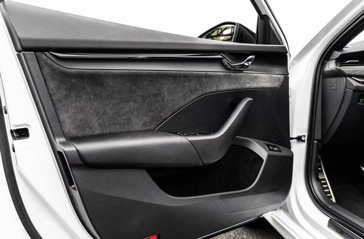 Skoda Octavia Combi 2.0 TDI 200ch RS DSG7/Toit ouvrant/Attelage/VO Allemand/Malus 250e