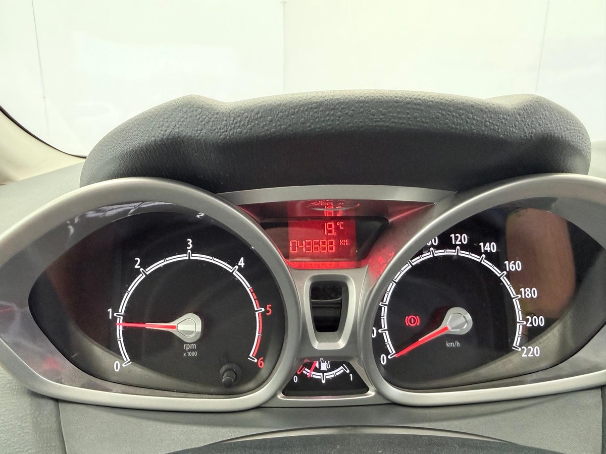 Ford Fiesta 1.6 TDCI 95   Titanium  Première main