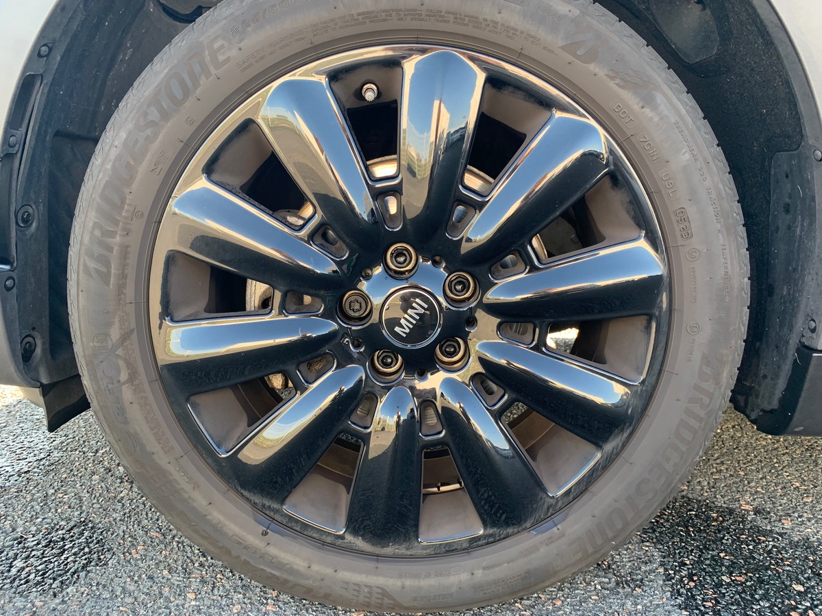 Mini Countryman 136 ch | Cooper Essential | Radars de stationnement avant / arrière | JA 18" design