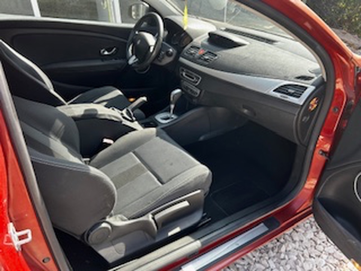 RENAULT Megane III COUPE 2.0 DCI DYNAMIQUE